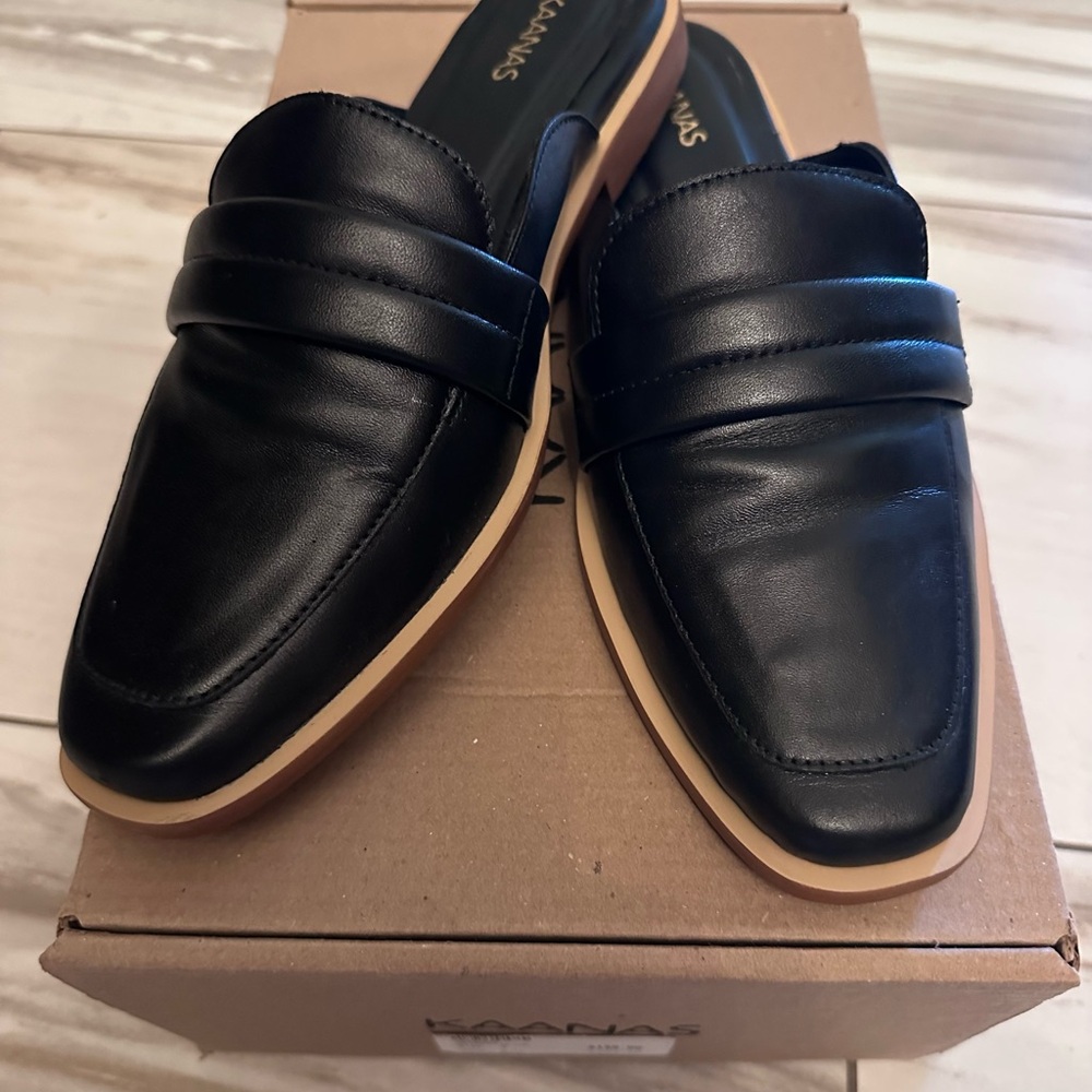 Kaanas loafer mule size 8